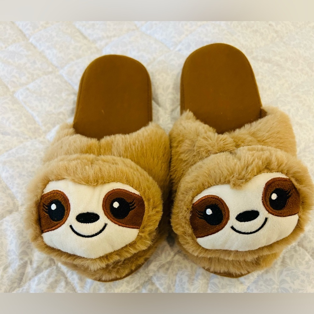 Cute Sloth Fuzzy Slippers new Women 6/7 - Picture 2 of 5